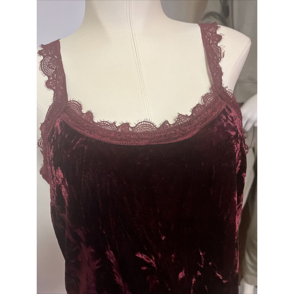 Large NWT Women’s Red Velvet Lacy Camisole Tank Top By Paparazzi - Picture 2 of 9